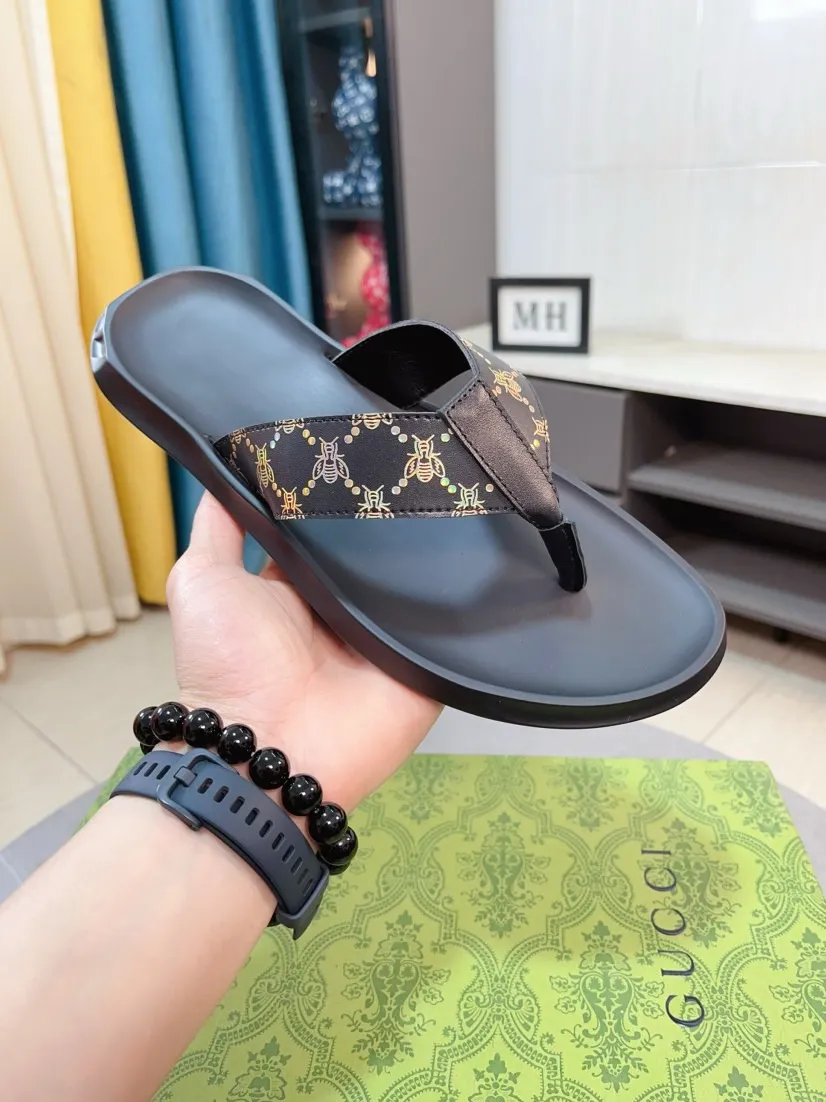 Men's shoes 💰260🌹🌹 (gucci-Gucci) New men's slippers, high-end boutique, made of cowhide, with exquisite embossed logo decoration on the upper, fine workmanship, super soft soles, casual, loose and comfortable, a must-have in summer! \nsize：38-44